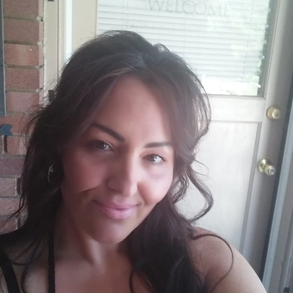 Meet your Posher, Gina - Picture 1 of 1